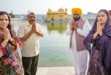Photo of कोर्ट से राहत के बाद केजरीवाल पहुंचे श्री हरिमंदिर साहिब, CM मान के साथ टेका मत्था
