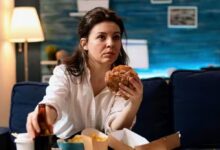 Photo of देर रात खाना खाने से बढ़ता है वजन और पाचन की समस्या, हृदय और शुगर पर पड़ता है असर