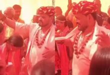 Photo of बृजभूषण सिंह का गमछा डांस वायरल…अखिलेश ने सांसद मनोज तिवारी पर कसा तंज