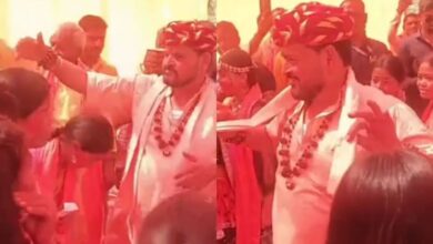 Photo of बृजभूषण सिंह का गमछा डांस वायरल…अखिलेश ने सांसद मनोज तिवारी पर कसा तंज