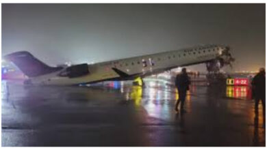 Photo of न्यूयॉर्क के ला गार्डिया एयरपोर्ट के रनवे पर बड़ा हादसा, ट्रक से टकराया कनाडा एक्सप्रेस का प्लेन, कई घायल