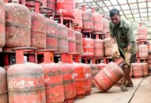 Photo of लखनऊ में गैस कालाबाजारी मामले में सपा नेता पर मामला दर्ज, रिसॉर्ट से 88 सिलेंडर बरामद