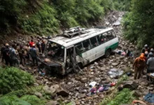 Photo of नेपाल में भारतीय श्रद्धालुओं को ले जा रही बस खाई में गिरी, 7 की मौत, कई घायल