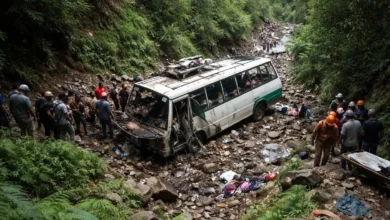 Photo of नेपाल में भारतीय श्रद्धालुओं को ले जा रही बस खाई में गिरी, 7 की मौत, कई घायल