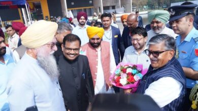 Photo of पंजाब विधानसभा स्पीकर और मुख्यमंत्री ने पंजाब के राज्यपाल का विधानसभा पहुंचने पर किया हार्दिक स्वागत