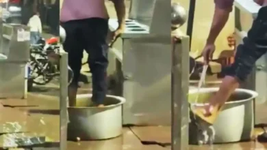 Photo of टिक्की की मशहूर दुकान में पैरों से आलू धोते युवक का वीडियो वायरल, सोशल मीडिया पर लोगों का गुस्सा फूटा