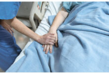 Photo of गर्लफ्रेंड की दूसरी जगह हो रही थी सगाई, प्रेमी ने जबरन खिलाया जहर