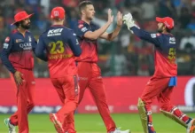 Photo of धाकड़ गेंदबाज जोश हेजलवुड बेंगलुरु पहुंचे, RCB में खुशी की लहर