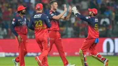 Photo of धाकड़ गेंदबाज जोश हेजलवुड बेंगलुरु पहुंचे, RCB में खुशी की लहर