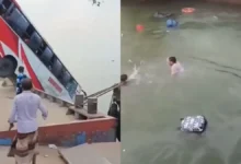 Photo of बांग्लादेश की पद्मा नदी में गिरी सवारियों से भरी बस, 23 लोगों की मौत