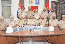 Photo of अमृतसर में सीमा पार से संचालित तस्करी मॉड्यूलों से जुड़े 6 व्यक्ति गिरफ्तार, तीन पीएक्स-5.7 सहित छह पिस्तौल बरामद