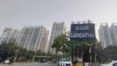 Photo of Greater Noida में MBA की छात्रा ने लगाई 13वीं मंजिल से छलांग, सुसाइड की वजह तलाशने में जुटी पुलिस