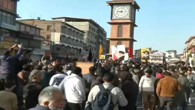 Photo of ‘रहबर तेरे खून से इंकलाब आएगा’…आयतुल्लाह अली खामेनेई की मौत पर कश्मीर में प्रदर्शन