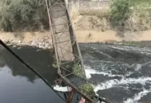 Photo of दिल्ली के रूपनगर में पुराना फुट ओवरब्रिज ढहा, एक महिला की मौत