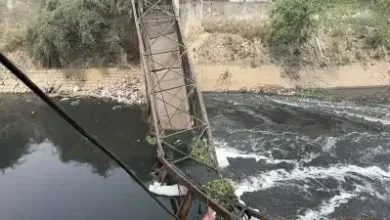 Photo of दिल्ली के रूपनगर में पुराना फुट ओवरब्रिज ढहा, एक महिला की मौत