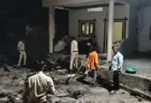 Photo of मुस्लिम डॉक्टर पर हिंदू लड़की से दुष्कर्म का आरोप, नशीला इंजेक्शन देने के बाद परिजनों ने घर में आग लगाई