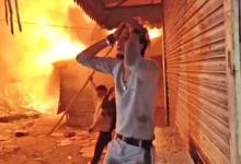 Photo of बिहार में भीषण आग से 150 से अधिक घर और करोड़ों की संपत्ति जलकर राख, 1 मासूम की मौत