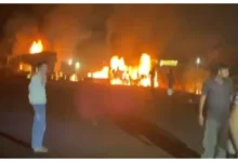 Photo of बोलेरो और डंपर की भीषण टक्कर के बाद लगी आग, तीन लोगों की जिंदा जलकर मौत