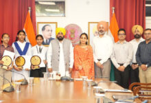 Photo of 8वीं बोर्ड रिजल्ट में बेटियों का दबदबा, टॉप-20 में 19 स्थान हासिल, टॉपर्स को ‘स्कूल ऑफ एमिनेंस’ में सीधा दाखिला