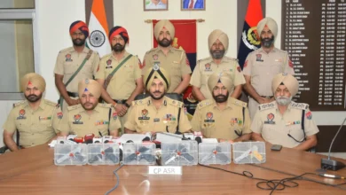 Photo of अमृतसर में सीमा पार हथियार तस्करी का भंडाफोड़, 3 आरोपी गिरफ्तार, 6 पिस्तौल बरामद