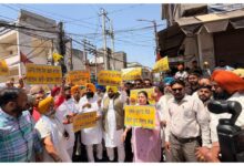 Photo of AAP का राज्यव्यापी विरोध प्रदर्शन, दलबदल करने वाले सांसदों को बताया ‘गद्दार’, सदस्यता रद्द करने की मांग तेज