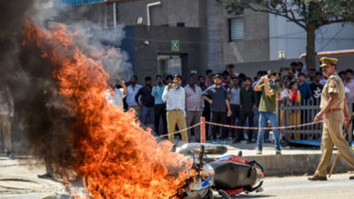 Photo of नोएडा हिंसा में चौंकाने वाला खुलासा: QR कोड से WhatsApp ग्रुप्स में जोड़े गए प्रदर्शनकारी