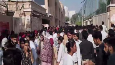 Photo of नोएडा से फरीदाबाद तक फैला कर्मचारी आंदोलन: वेतन वृद्धि को लेकर उग्र प्रदर्शन, कई जगह तोड़फोड़ और हड़ताल