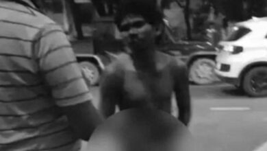Photo of शराब के लिए बेच दी दोस्त की बाइक, युवक को नग्न कर सड़क पर पिटाई