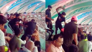 Photo of LSG बनाम RR मैच में सीट को लेकर फैंस में झगड़ा, चप्पल से मारने की कोशिश