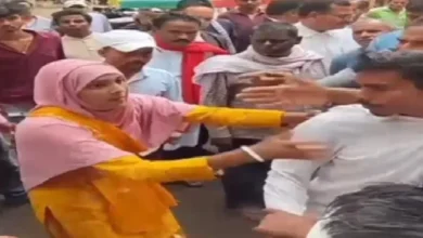 Photo of दुमका कोर्ट परिसर में हंगामा, दूसरी शादी पर पहली पत्नियों का फूटा गुस्सा