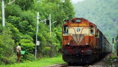 Photo of भारतीय रेलवे का ब्रेक जर्नी नियम, लंबी यात्रा में उसी टिकट पर बीच में रुकने की सुविधा, डिटेल में पढ़ें