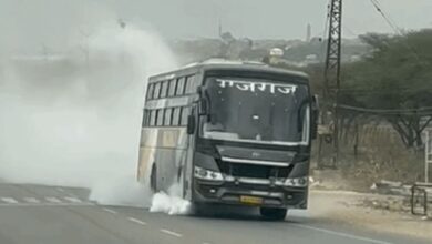 Photo of जैसलमेर से दिल्ली जा रही बस में लगी आग, 30 यात्री थे सवार, राहगीरों ने की मदद