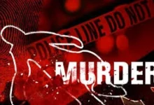 Photo of फ्लैट में खून से लथपथ मिला शव, मौके से हथियार और गोलियां बरामद, इलाके में सनसनी