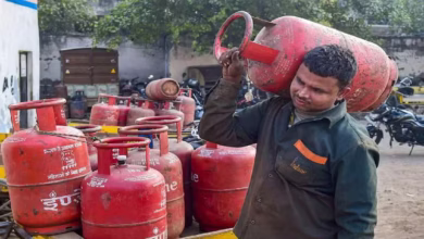 Photo of आज 14.2 किलो घरेलू LPG सिलेंडर की कीमत कितनी है? जानें कमर्शियल गैस के ताज़ा भाव