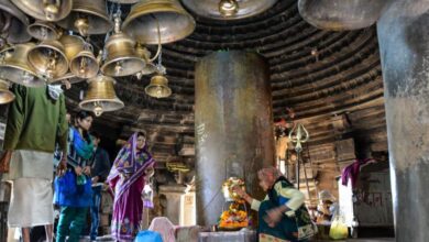 Photo of श्रद्धा या रहस्य? मांतगेश्वर मंदिर का शिवलिंग वैज्ञानिकों के लिए भी बना पहेली, चढ़ाया जल पलभर में गायब