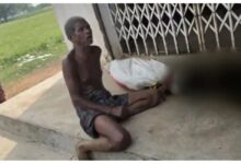 Photo of पैसा निकालने के लिए बहन का कंकाल लेकर बैंक पहुंचा भाई, वजह जानकर हिल जाएगा दिमाग