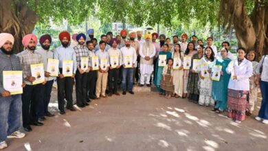 Photo of गुरमीत सिंह खुड्डियां ने वेटरनरी अधिकारियों, इंस्पेक्टरों और डेयरी विकास इंस्पेक्टरों को नियुक्ति पत्र सौंपे