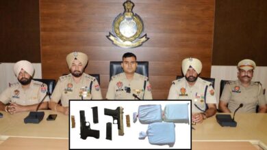 Photo of अंतरराष्ट्रीय नेटवर्क से जुड़े तस्करों पर शिकंजा, चार गुर्गे गिरफ्तार, 9.9 किलो हेरोइन, दो पिस्तौलें बरामद