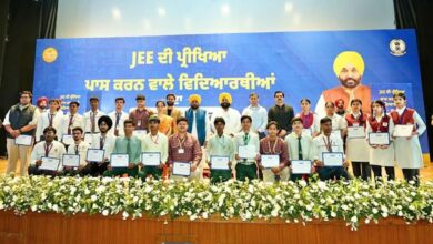 Photo of पंजाब की शिक्षा व्यवस्था में आया क्रांतिकारी बदलाव, CM भगवंत मान ने JEE मेन्स पास करने वाले 369 विद्यार्थियों को किया सम्मानित
