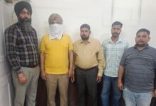 Photo of विजिलेंस ब्यूरो द्वारा 30,000 रुपये रिश्वत लेते इंस्पेक्टर को रंगे हाथों गिरफ्तार