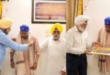 Photo of पुडुचेरी उपराज्यपाल कैलाशनाथन ने सिख समुदाय के योगदान को सराहा, गुरुद्वारा साहिब में हुए नतमस्तक और लंगर छका