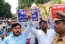Photo of यूपी में 69 हजार शिक्षक भर्ती पर लखनऊ में प्रदर्शन, विधानसभा घेराव की कोशिश