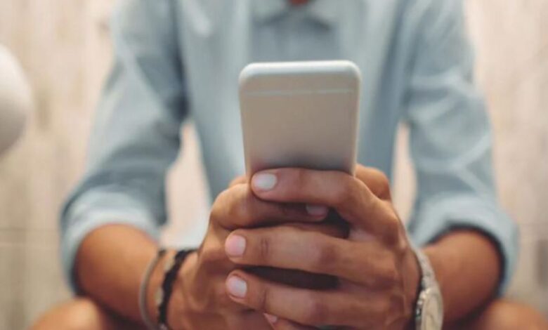 Using Phone On Toilet Risks