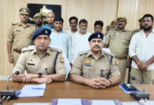Photo of UP में नकली नोटों के बड़े सिंडिकेट का भंडाफोड़, 4.20 लाख के फर्जी नोट बरामद, 5 जालसाज गिरफ्तार