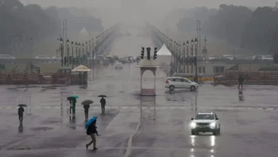 Photo of Delhi-NCR में बदला मौसम, बादल-बारिश और ओलावृष्टि से तापमान गिरा, किसानों की चिंता बढ़ी