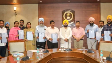 Photo of 23 राजस्व अधिकारी पदोन्नत किए, हरदीप सिंह मुंडियां ने सौंपे पदोन्नति पत्र