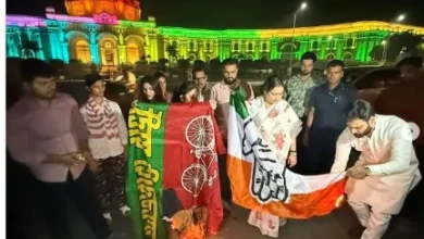 Photo of महिला आरक्षण बिल पर सियासी घमासान: अपर्णा यादव ने सपा-कांग्रेस पर साधा निशाना, झंडा जलाकर जताया विरोध