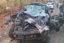 Photo of तेज रफ्तार ट्रक ने कार को मारी टक्कर, एक ही परिवार के तीन लोगों की मौत