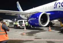 Photo of कैटरिंग वाहन ने इंडिगो प्लेन को मारी टक्कर, इंजन को नुकसान, ड्राइवर की होगी जांच