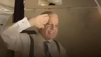 Photo of कतर पहुंचते ही फ्लाइट में सलामी देते दिखे पाकिस्तानी PM शहबाज शरीफ, सोशल मीडिया पर हुए ट्रोल